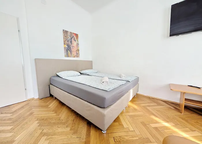 Apartment Charming At Maerzstrasse Close To Attractions Mz *