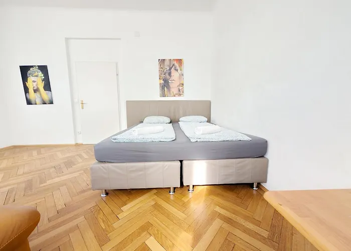 Charming At Maerzstrasse Close To Attractions Mz *