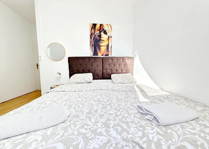 Apartment Charming At Maerzstrasse Close To Attractions Mz *